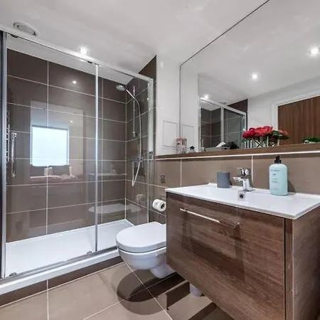 New Apartment 20 Mins From Waterloo London Bp36 Exterior photo
