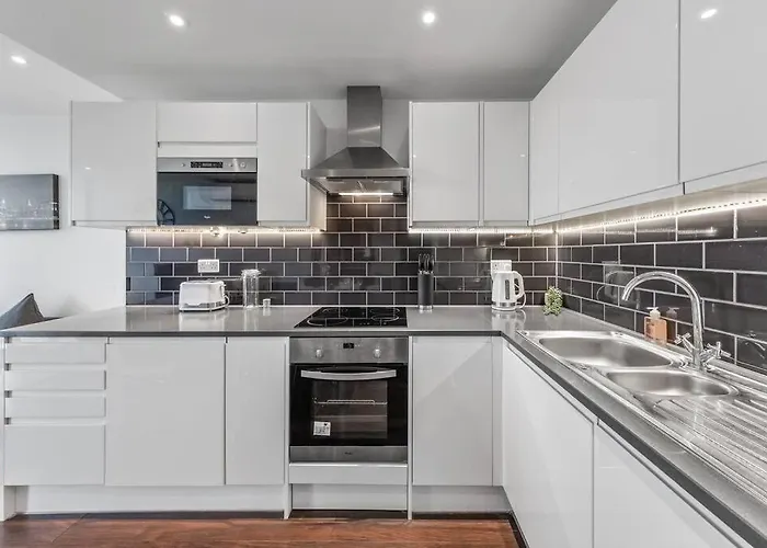 New Apartment 20 Mins From Waterloo London Bp36