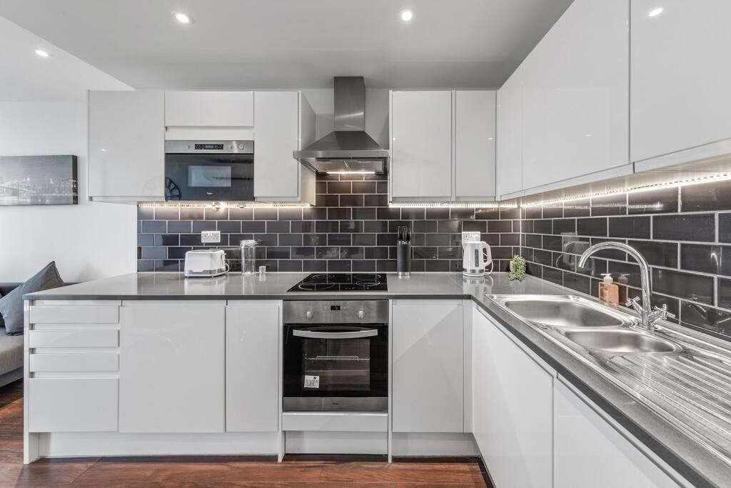 New 20 Mins From Waterloo Bp36 Appartement Londen